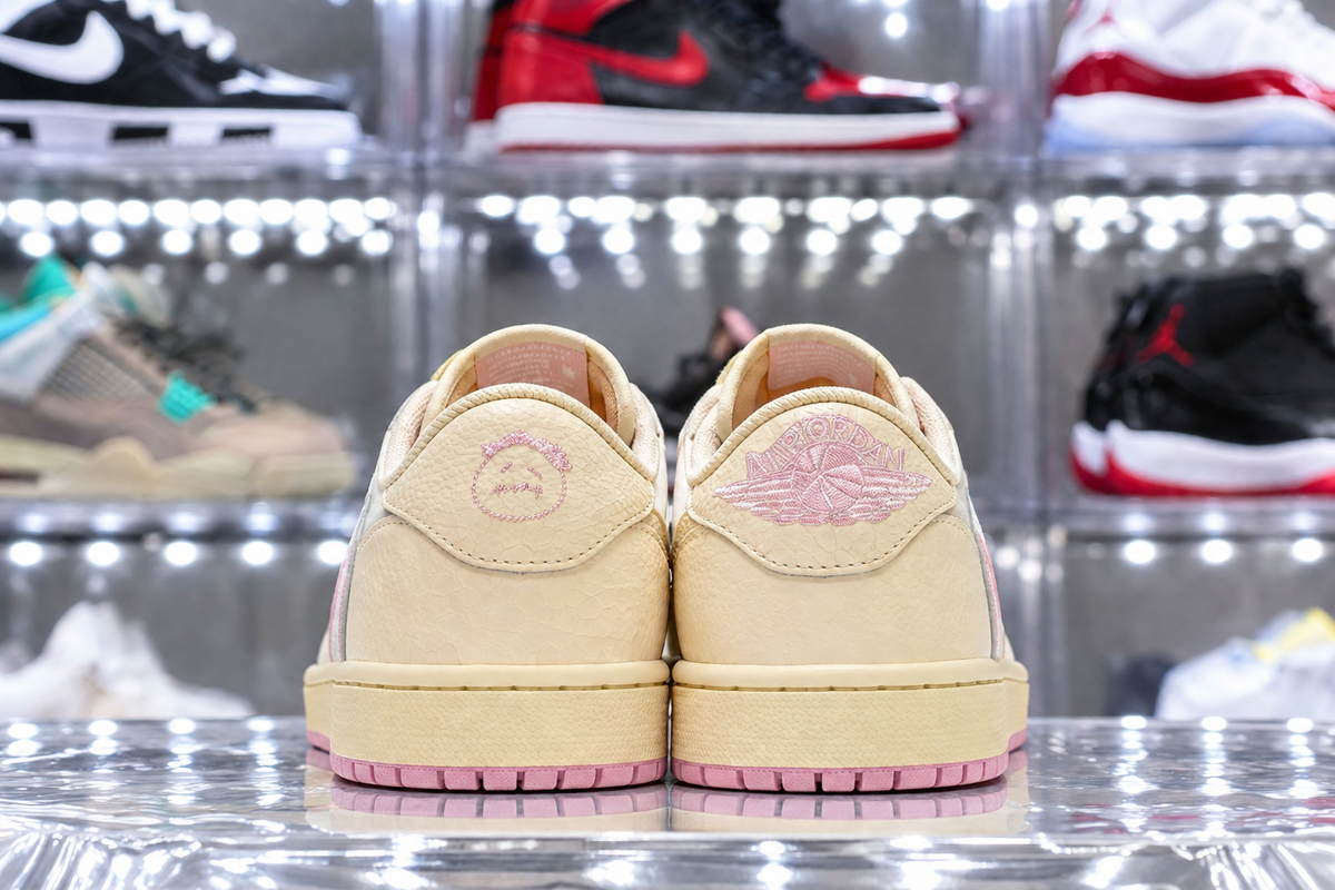 Travis Scott x Air Jordan Mens 1 Low OG “Muslin and Shy Pink”