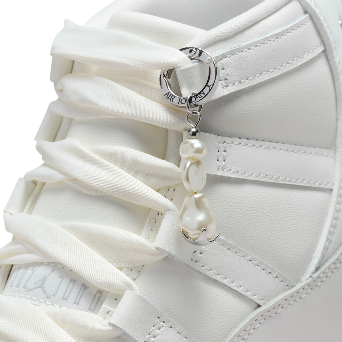 Air Jordan Womens 11 Retro - Pearl