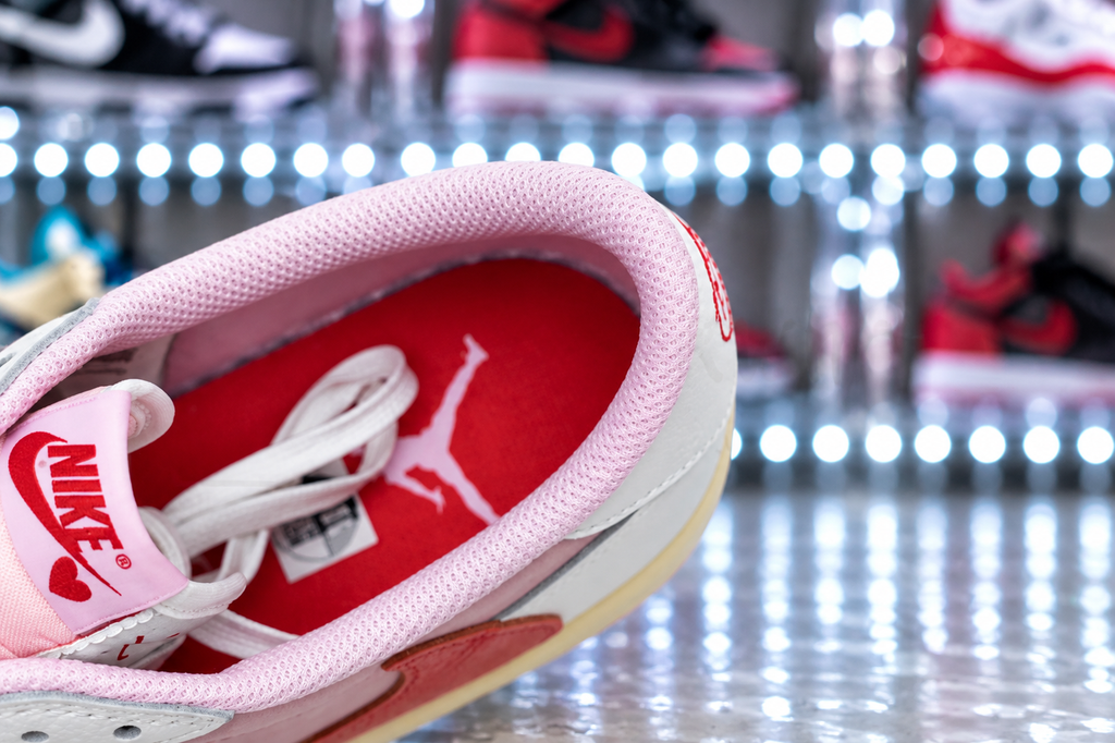 Travis Scott x Air Jordan Mens 1 Low OG “Shy Pink and Tropical Pink”