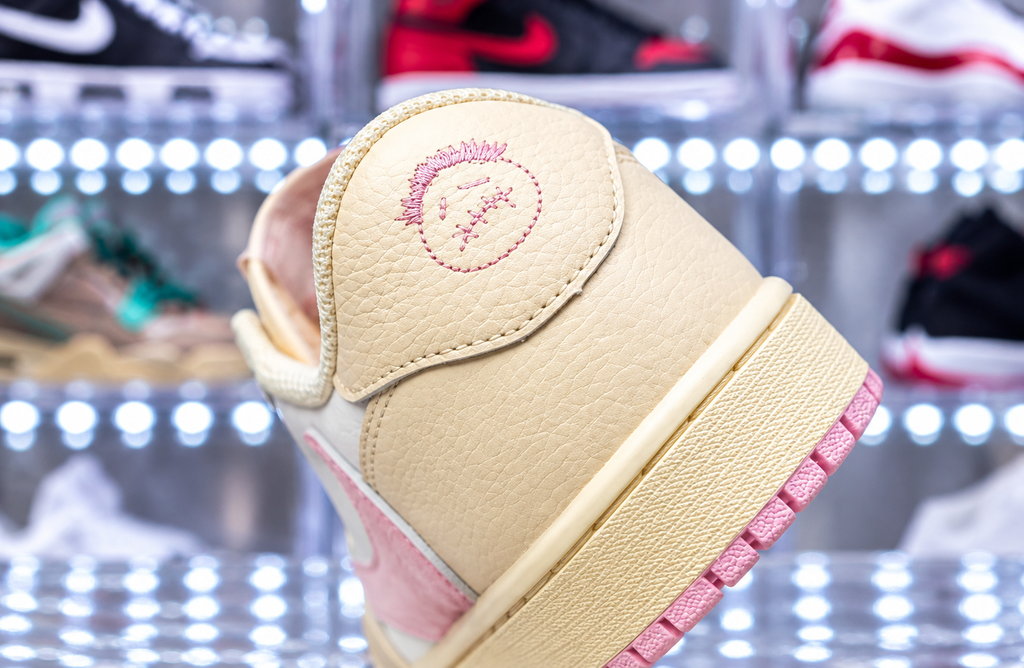 Travis Scott x Air Jordan Mens 1 Low OG “Muslin and Shy Pink”