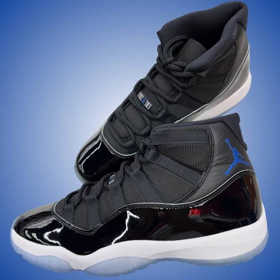 Air Jordan 11 Space Jam pair view